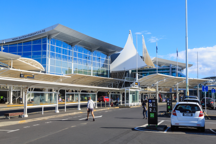 Auckland International Airport serves Auckland in New Zealand.